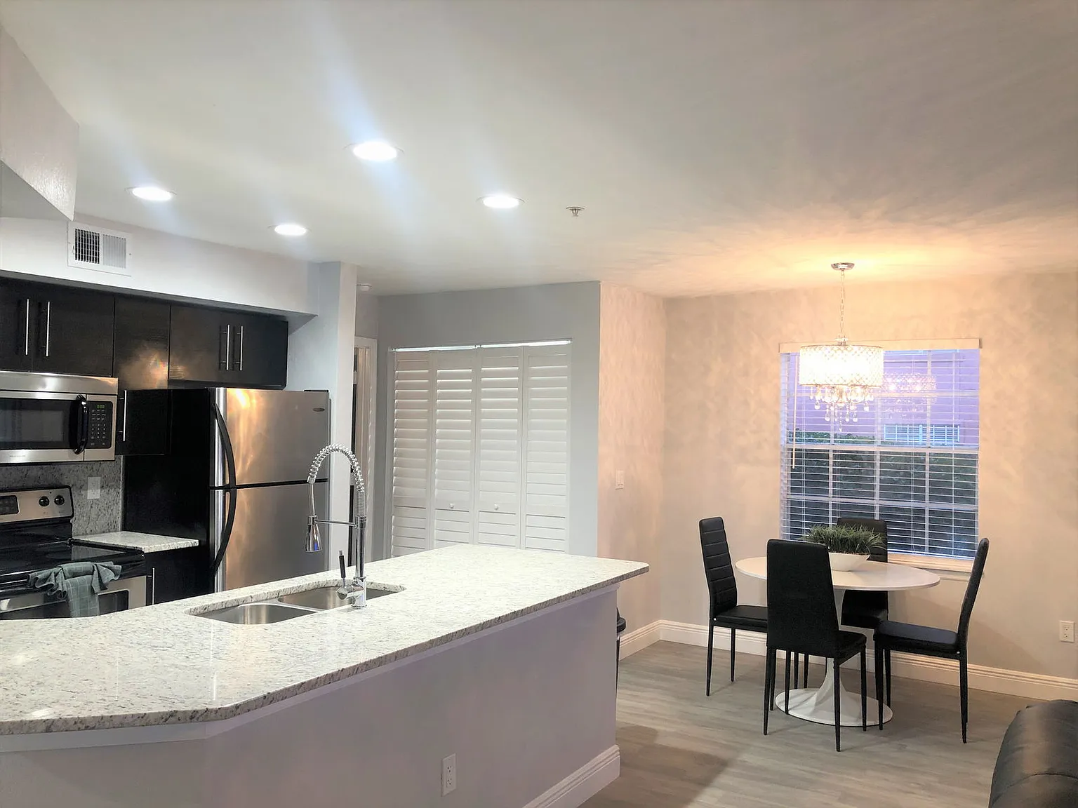 1 bed, 1.0 bath, 842 sqft, $2,500 — Photo 3