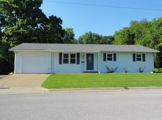 217 Veterans Dr, Waterloo, IL 62298