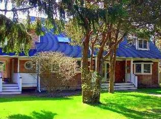 9 Cedar Ln, Hampton Bays, NY 11946