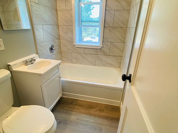 3rd image of 17 Woodlawn Cir #17