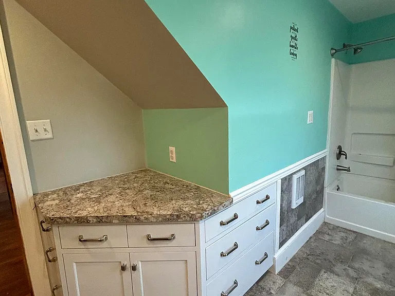 687 Hanselman Rd — Photo 30