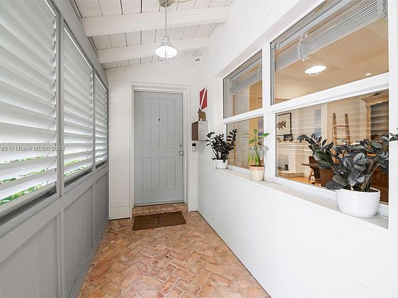 2nd image of 514 San Esteban Ave