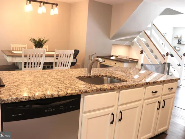 630 Longwood Rd, Collegeville, PA 19426