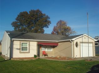 215 Mahony Ave, Ellwood City, PA 16117