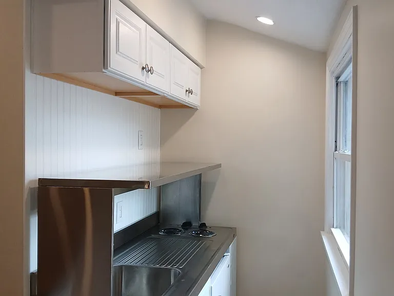 646 Maple Ln #6 — Photo 4