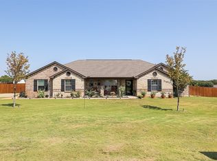 8225 Harvest Dr, Grandview, TX 76050