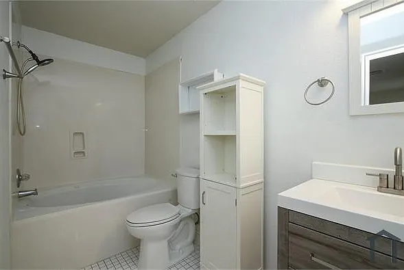 4 bed, 1605 sqft, $2,500 — Photo 2
