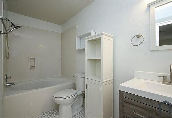 2nd image of 20611 Hillsdale Park Dr