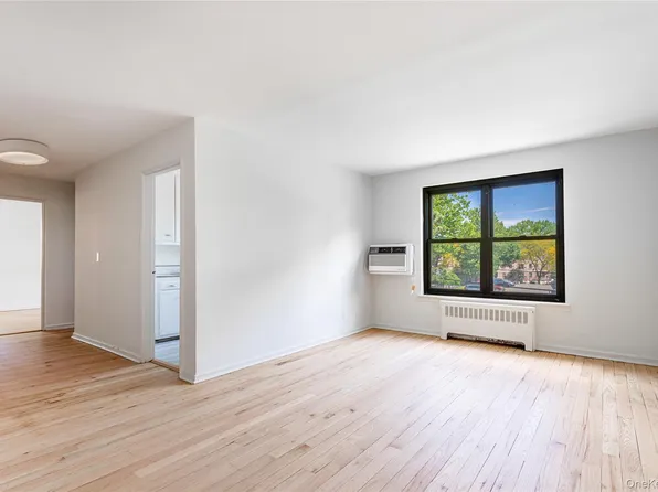 9 Terrace Circle #2C, Great Neck, NY 11021