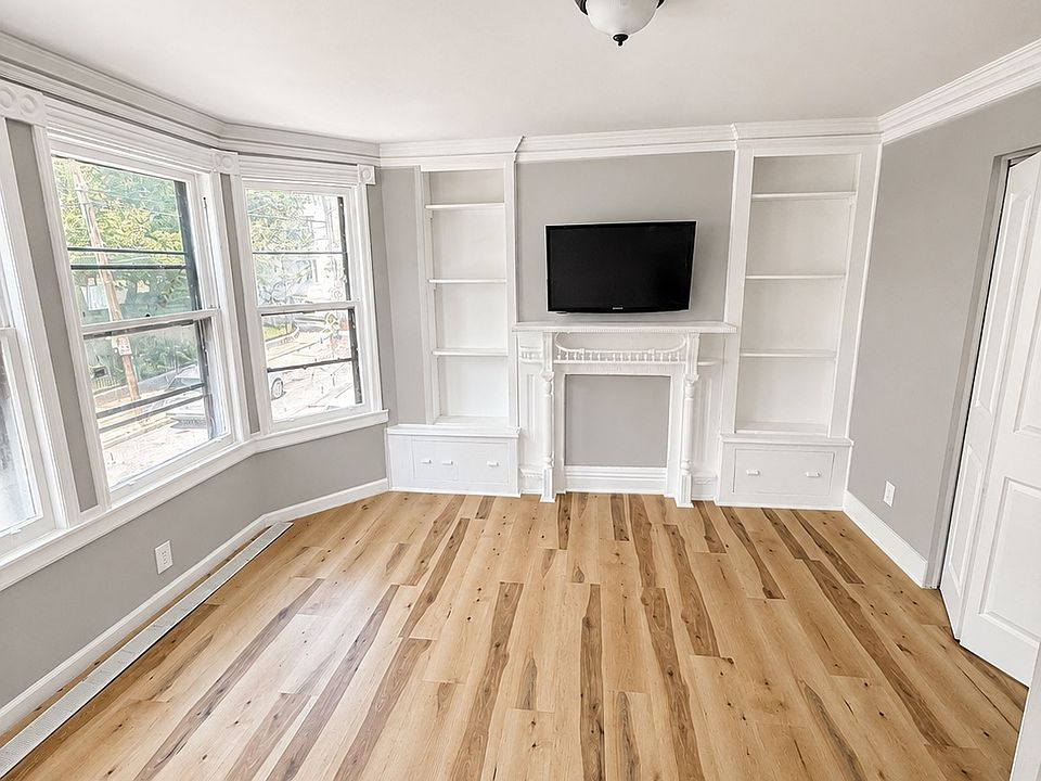 1st image of 405 Trinity Pl