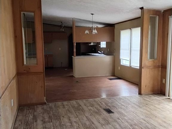 2nd image of 116 Merritt Cir