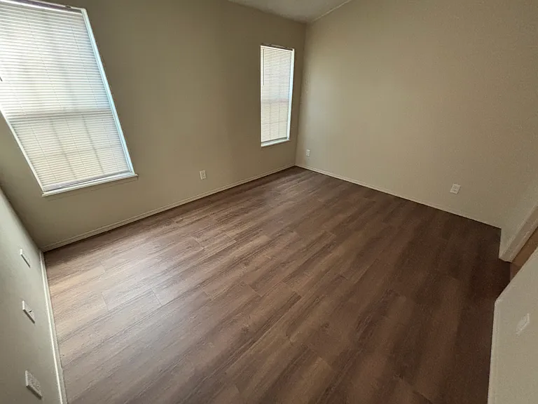2119 Troy Ct — Photo 10