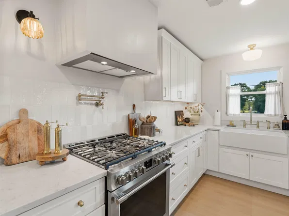 22 Annandale Dr, Boiling Springs, SC 29316