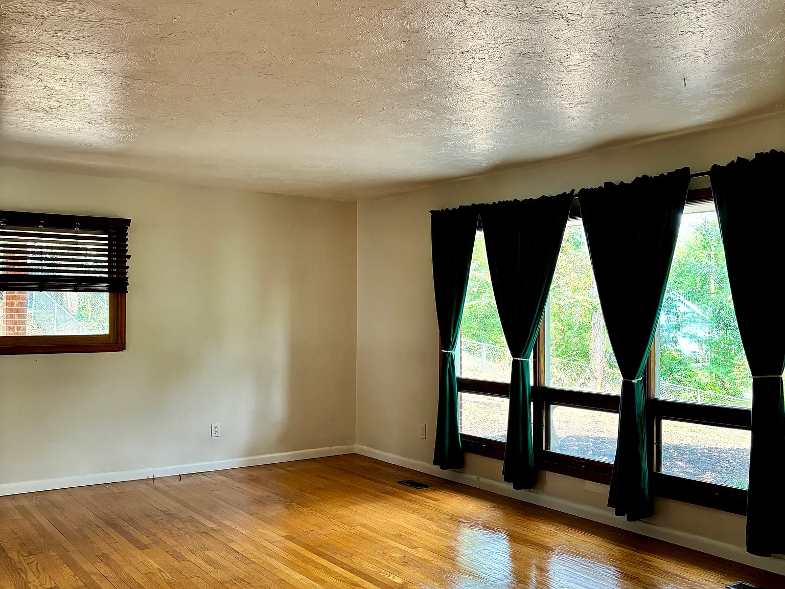 4 bed, 1900 sqft, $3,000 — Photo 3