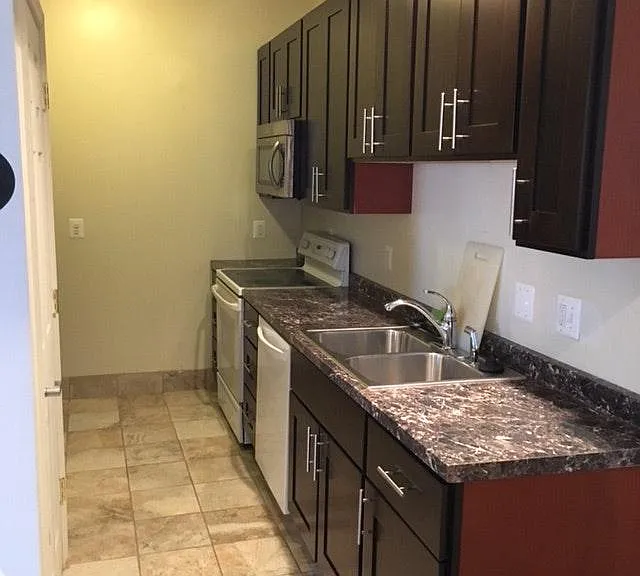 806 Stiles St #103 — Photo 2