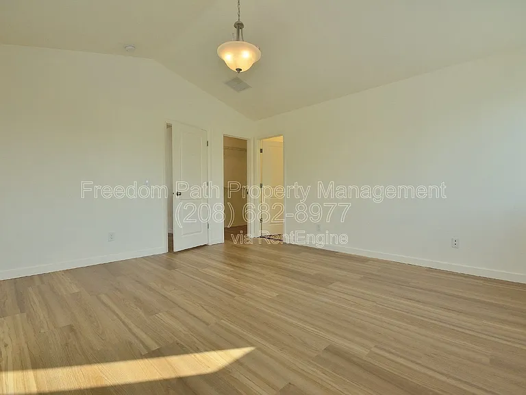 7830 N Mather Ct — Photo 19