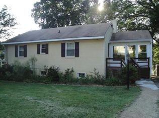 2231 Lakeview Dr, Powhatan, VA 23139