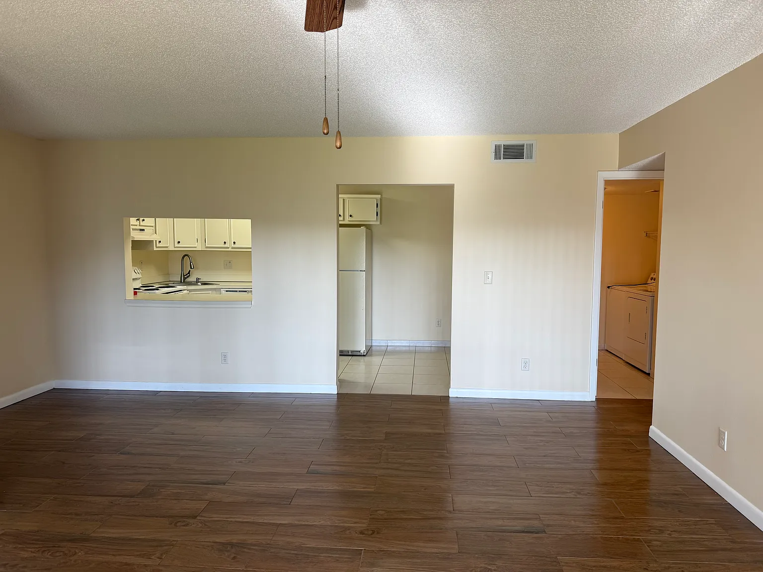 2 bed, 1111 sqft, $1,600 — Photo 3
