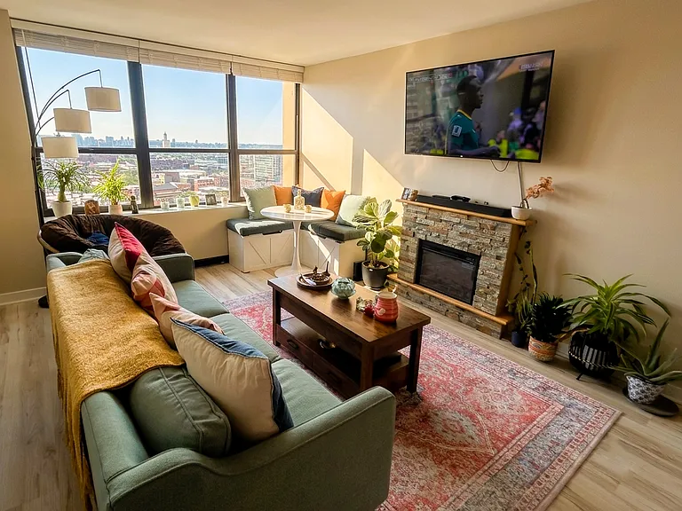 655 W Irving Park Rd #1907 — Photo 3
