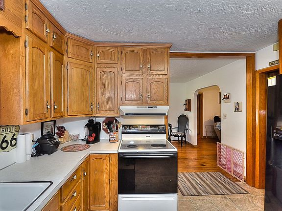 3rd image of 103 E Ash Dr