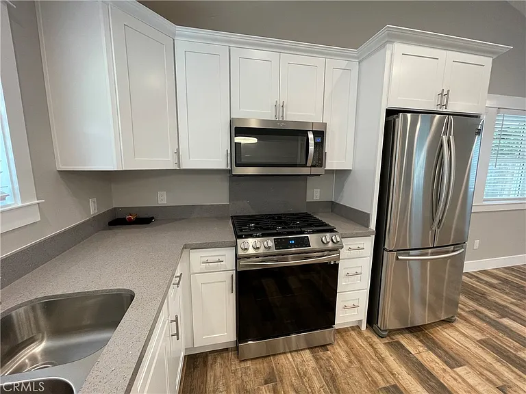 562 E Van Bibber Ave — Photo 13