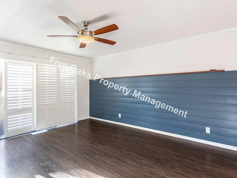 2815 Stanford Ln — Photo 16