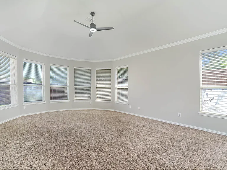 2940 Hagen Dr — Photo 17