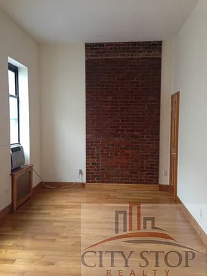 Rented by City Stop Realty | media 72