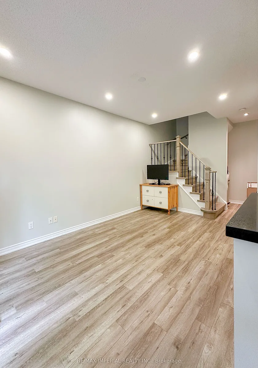 Building Photo - 16 Cox Blvd #3