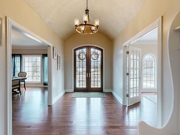 5th image of 504 Farris Ln