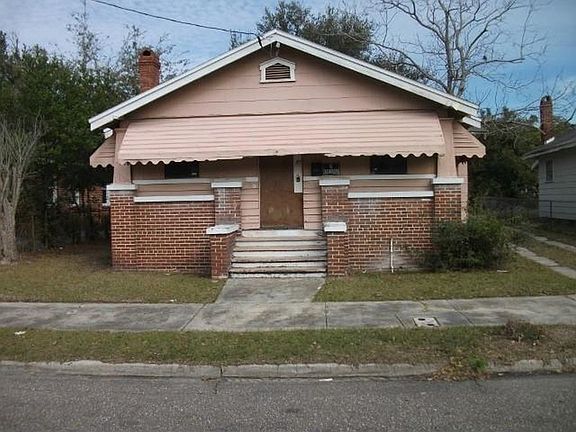 2nd image of 439 W 22nd St