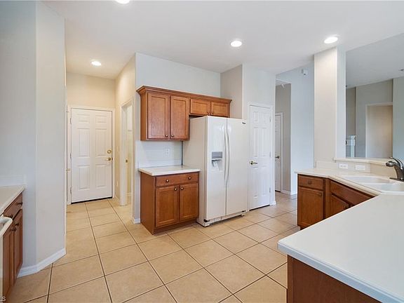 5th image of 5009 Old Pond Dr