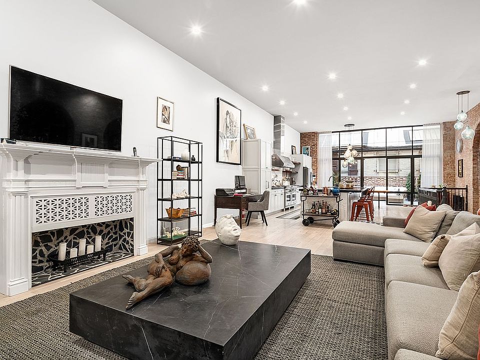 1st image of 108 Franklin St APT 1