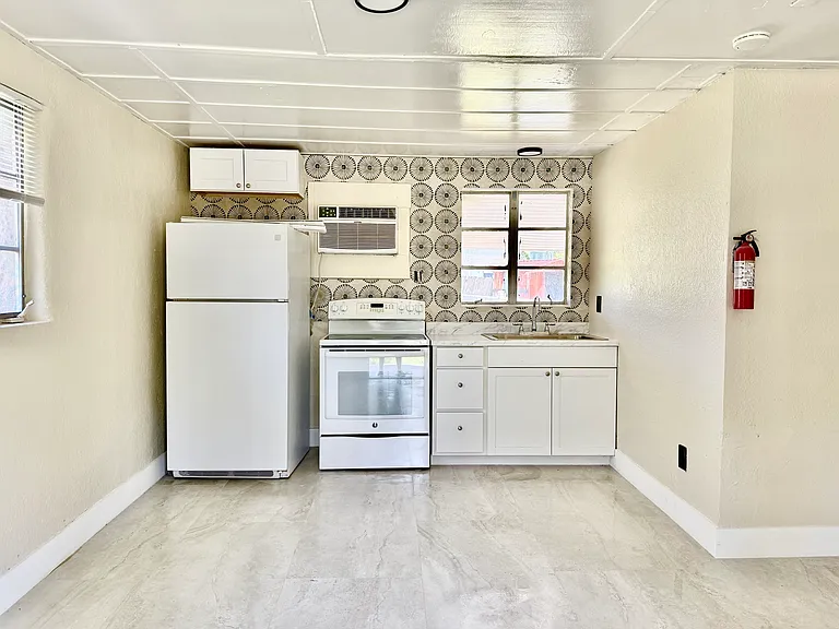 804 W Saint Petersburg Dr #804 — Photo 7