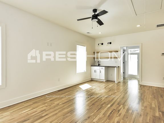 3rd image of 223B Lucile St