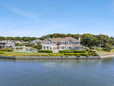 19 Canal Way, Hampton Bays, NY, 11946