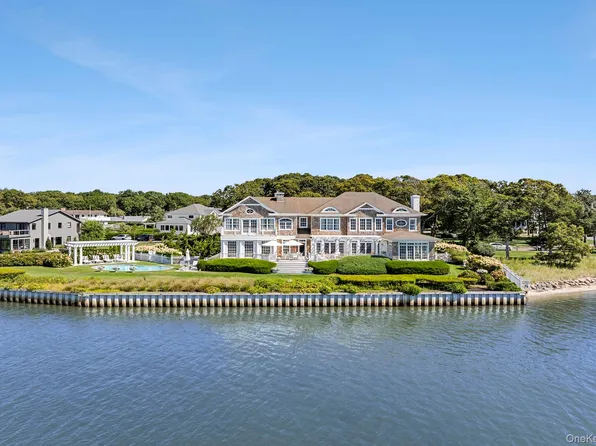 19 Canal Way, Hampton Bays, NY 11946