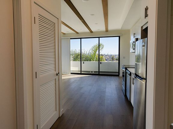 5th image of 421 25th St #302