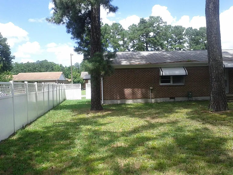 1207 Lakeview Dr — Photo 24