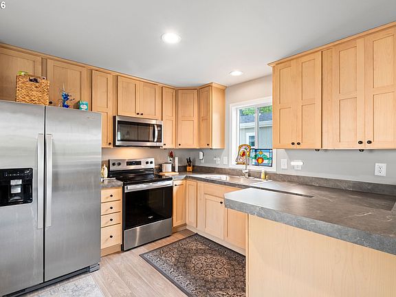 4th image of 3441 SE 111th Ave Unit 28