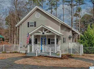 11 Wray Rd, Guntersville, AL 35976