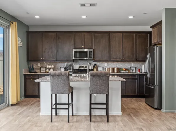 3048 Eveningcloud St, Hemet, CA 92543
