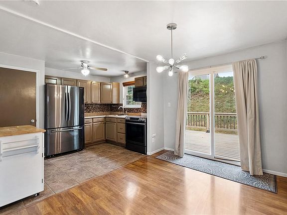 5th image of 221 College Park Dr