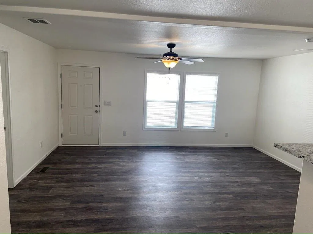 3 bed, 2.0 bath, 1123 sqft, $1,349 — Photo 3