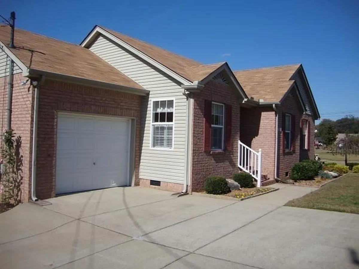 Building Photo - 1209 Bolton Dr