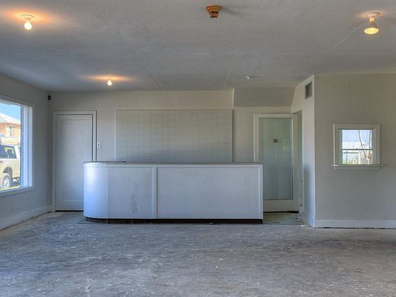 4th image of 5223 Avenue S
