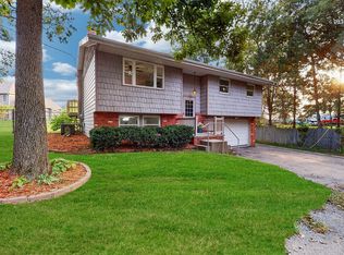 627 Wildwood Dr, Groveland, IL