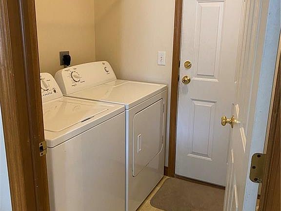 5th image of 2725 Fairview Ct