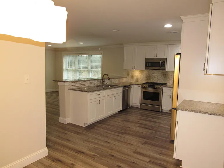 19 Riverside Dr — Photo 9