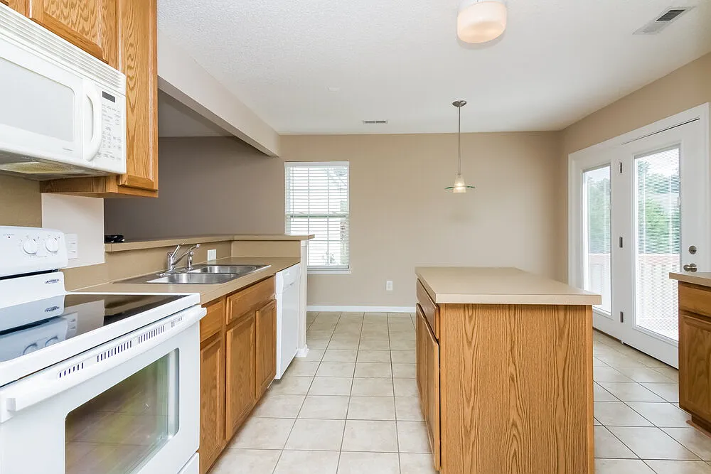 3 bed, 2.5 bath, 1492 sqft, $2,870 — Photo 4